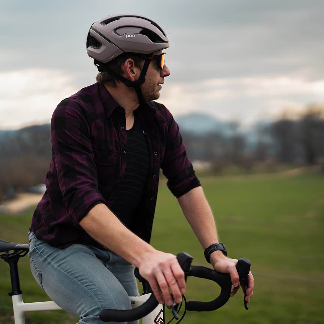 Patrik Hartmann auf einem Zweiradliebe Gravelbike in optimierter Sitzposition